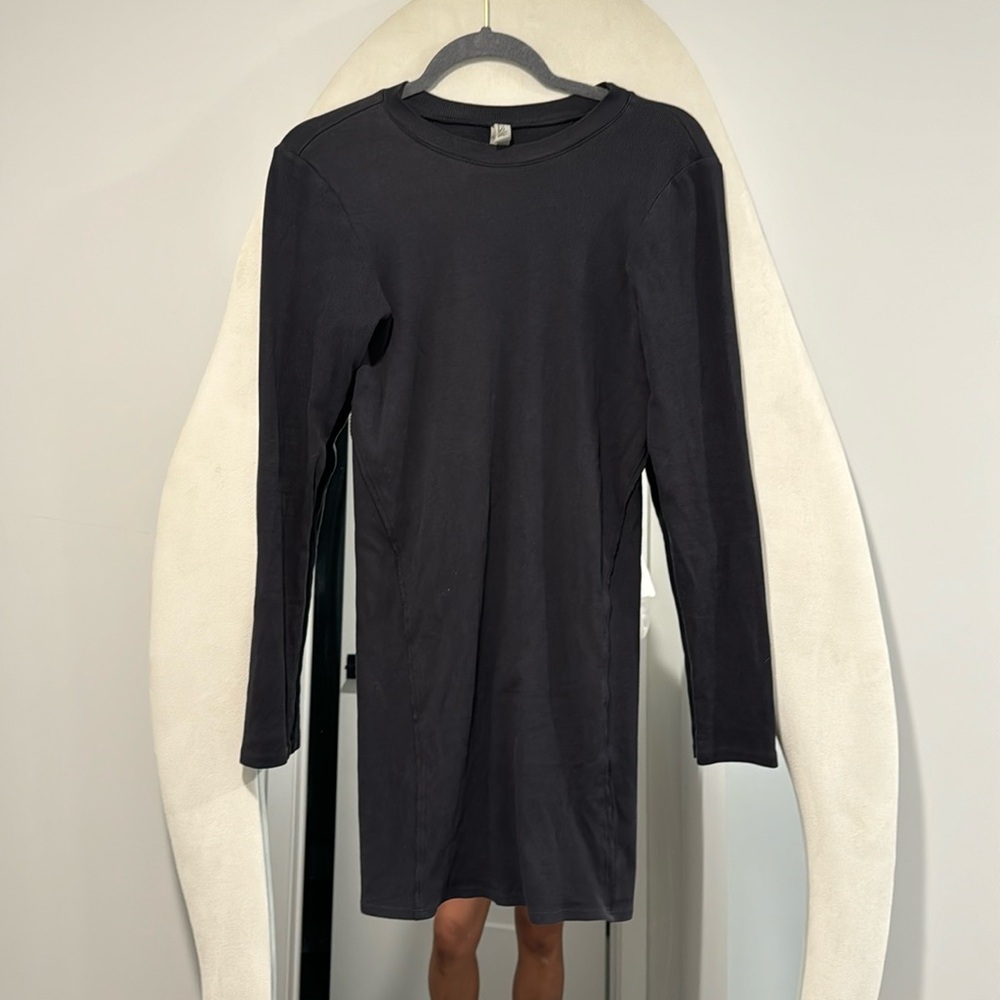 Kasics dress in black